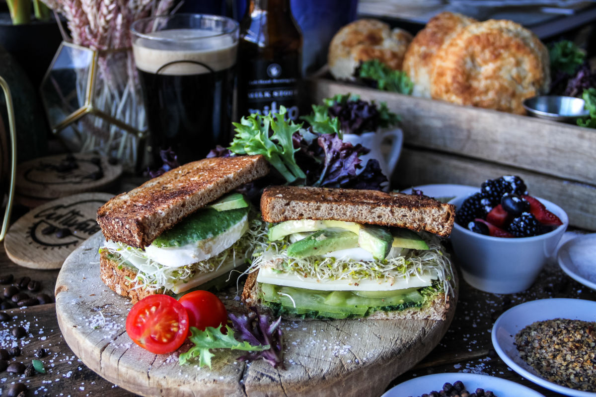 green goddes sandwich with avokado and cucumbers